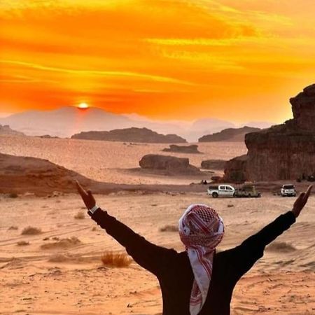 Moon City With Jeep Trips Wadi Rum Buitenkant foto