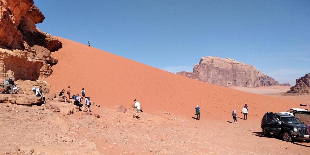 Moon City With Jeep Trips Wadi Rum Buitenkant foto