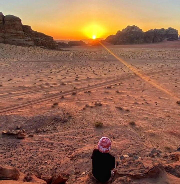 Moon City With Jeep Trips Wadi Rum Buitenkant foto