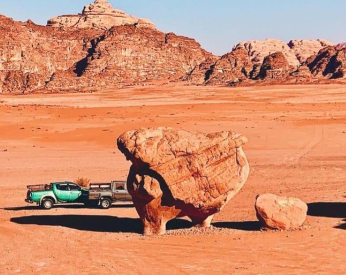 Moon City With Jeep Trips Wadi Rum Buitenkant foto