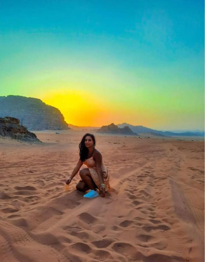 Moon City With Jeep Trips Wadi Rum Buitenkant foto