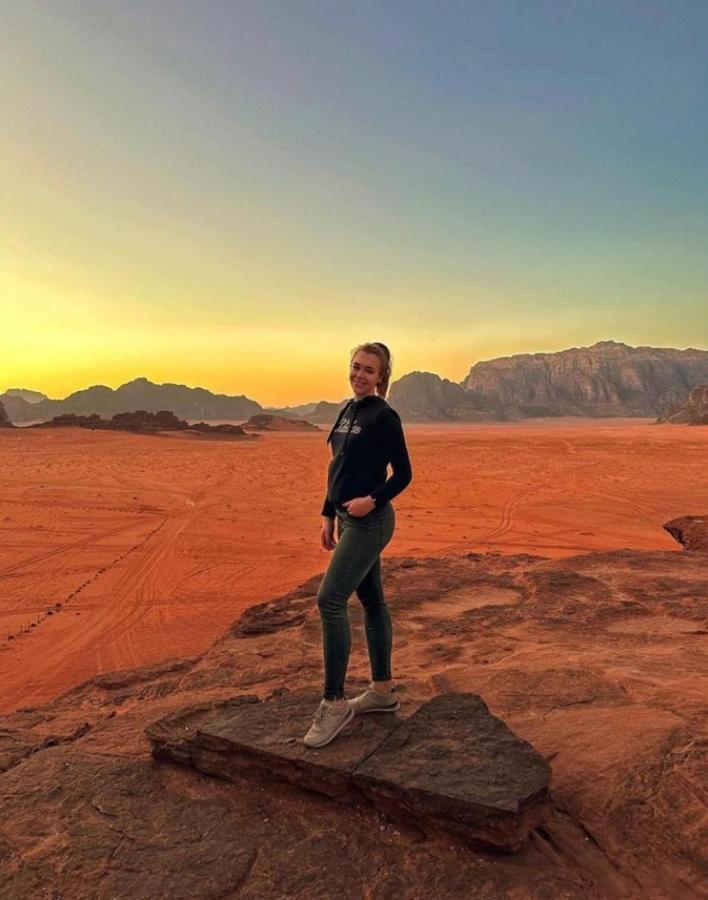 Moon City With Jeep Trips Wadi Rum Buitenkant foto