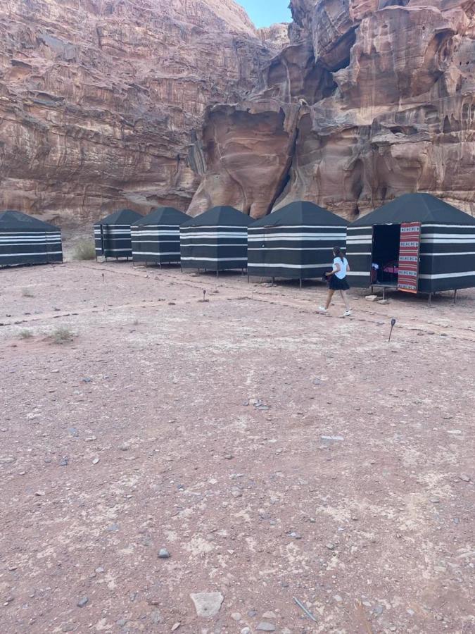Moon City With Jeep Trips Wadi Rum Buitenkant foto