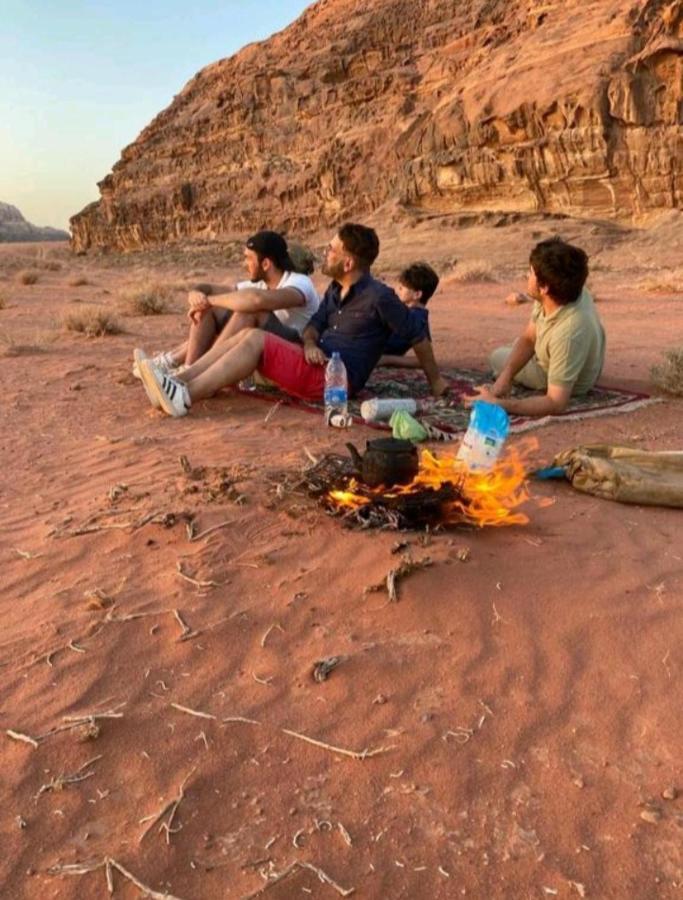 Moon City With Jeep Trips Wadi Rum Buitenkant foto