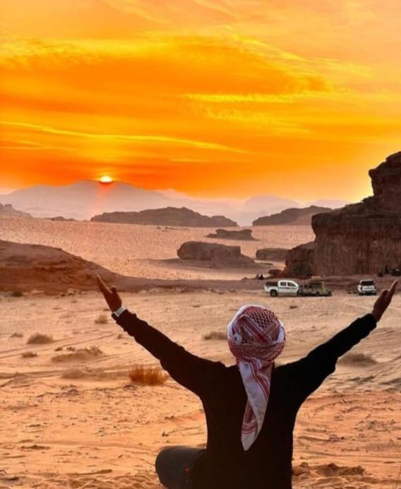 Moon City With Jeep Trips Wadi Rum Buitenkant foto