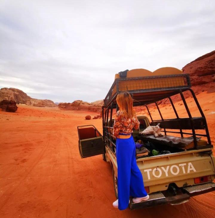 Moon City With Jeep Trips Wadi Rum Buitenkant foto