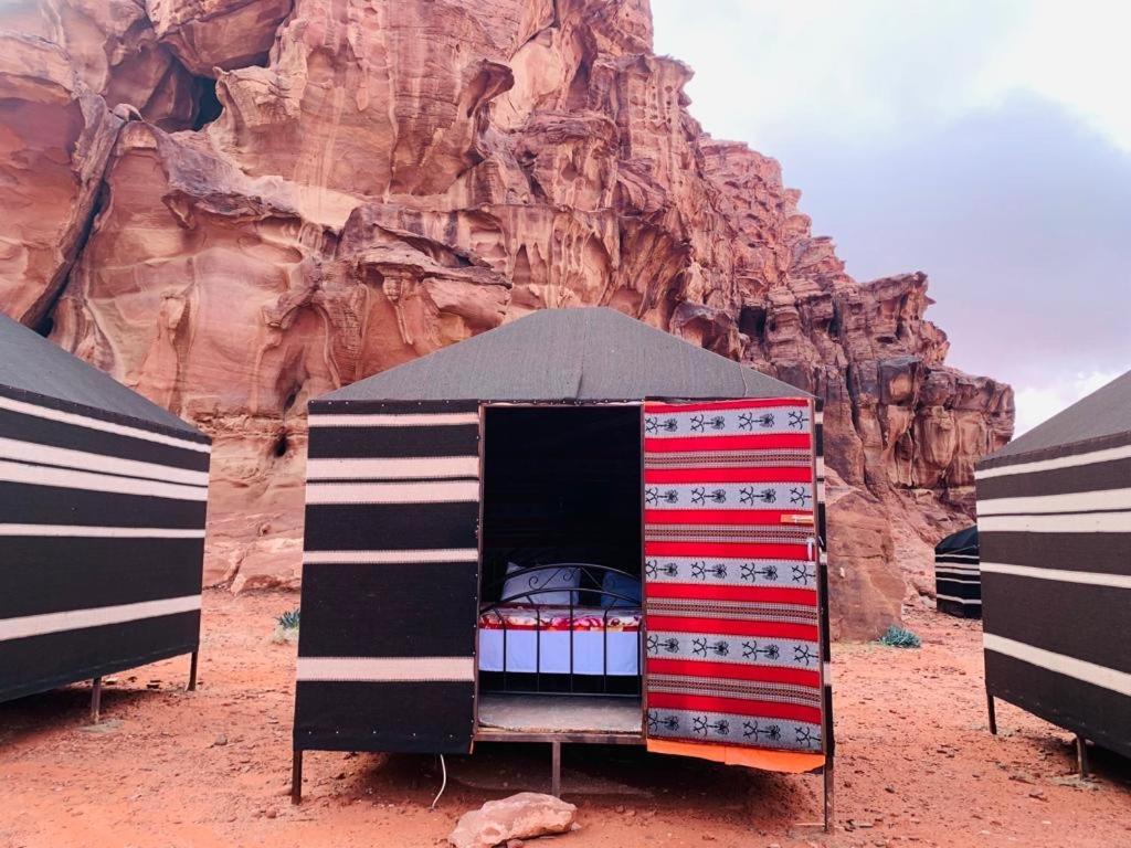 Moon City With Jeep Trips Wadi Rum Buitenkant foto